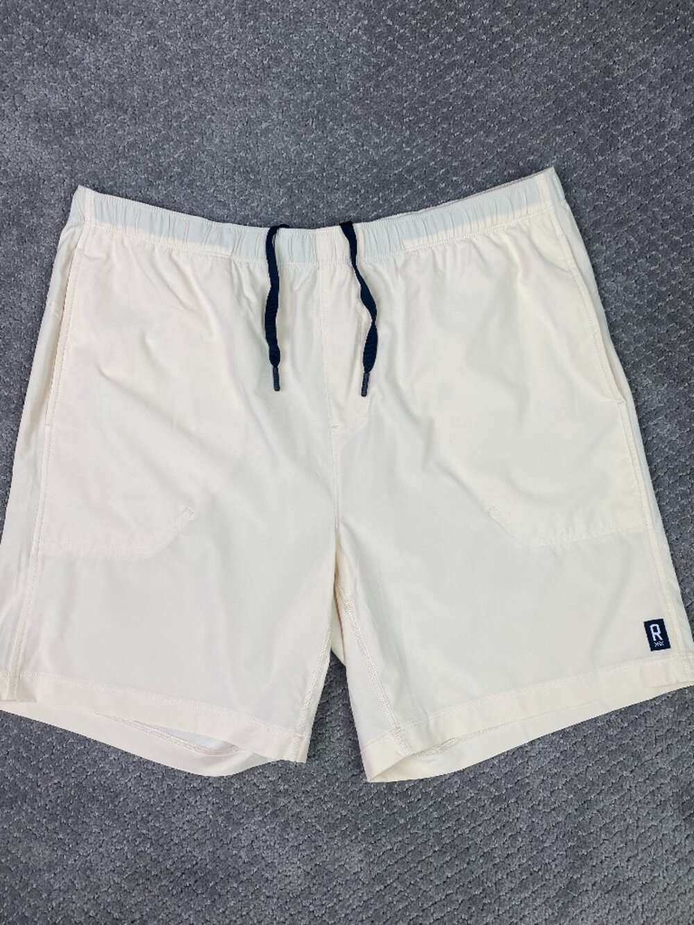 Rhone 7" Essential Training Shorts Mens Large Cream Ivory Unlined Gym Running